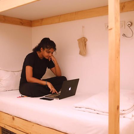 Nap Manor Hostels Mumbai Exterior photo